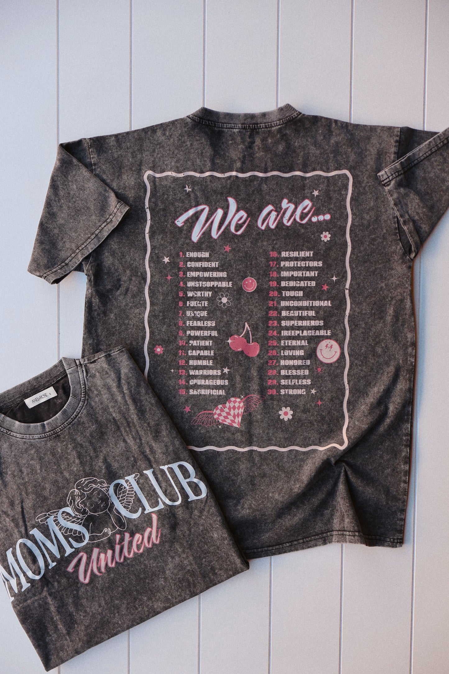 ( MISPRINT/ MISSPELLED ) moms club tee